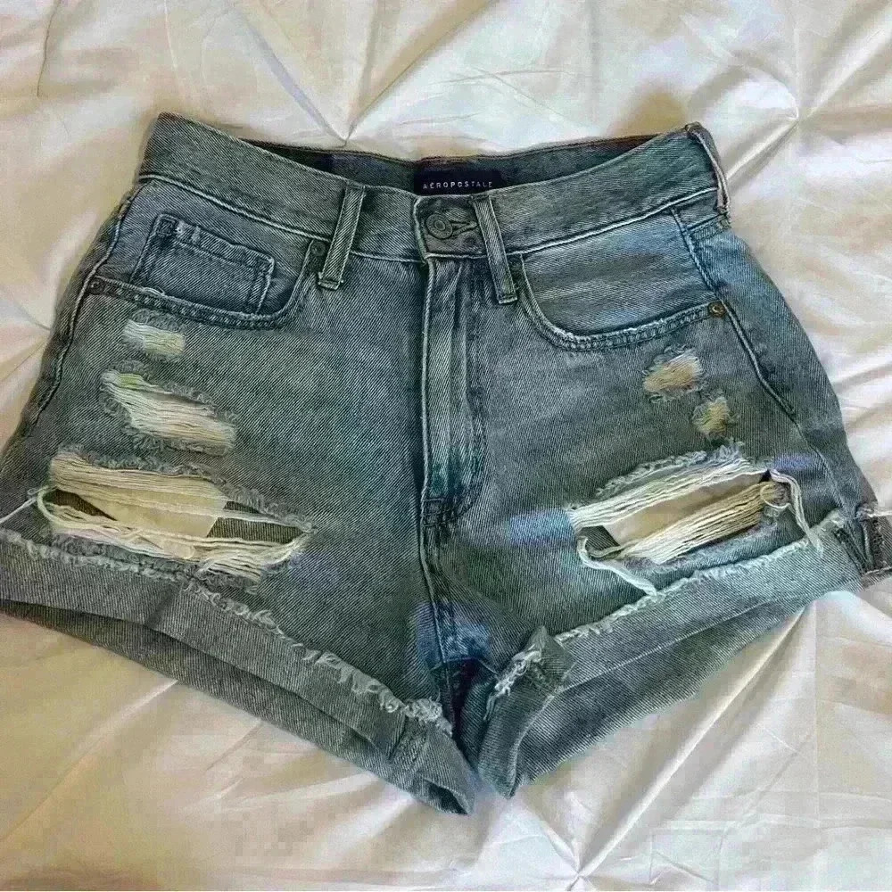 Aeropostale Jean shorts “Mom short” size 4